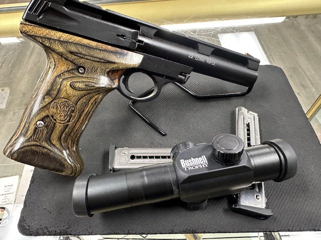 Smith & Wesson 22A-1 – .22 LR – Excellent Condition – Bushnell Trophy Red Dot – Case + 2 Mags (USED) - Image 4