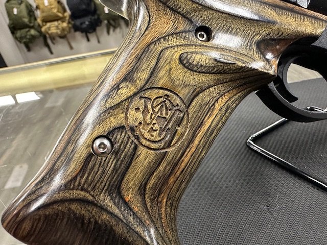 Smith & Wesson 22A-1 – .22 LR – Excellent Condition – Bushnell Trophy Red Dot – Case + 2 Mags (USED) - Image 6