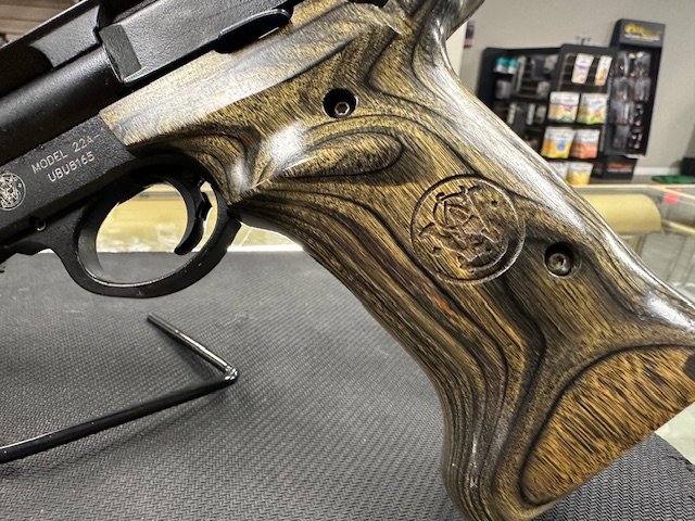 Smith & Wesson 22A-1 – .22 LR – Excellent Condition – Bushnell Trophy Red Dot – Case + 2 Mags (USED) - Image 10